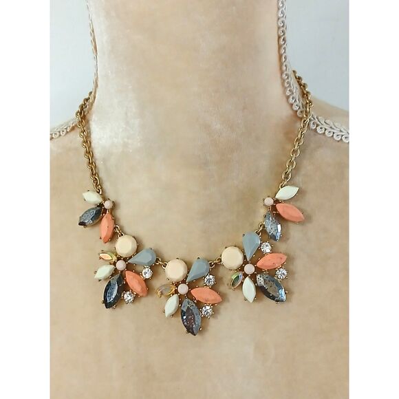 New J. Crew floral clusters 16" necklace peach cream gray gold tone chain - Picture 1 of 3
